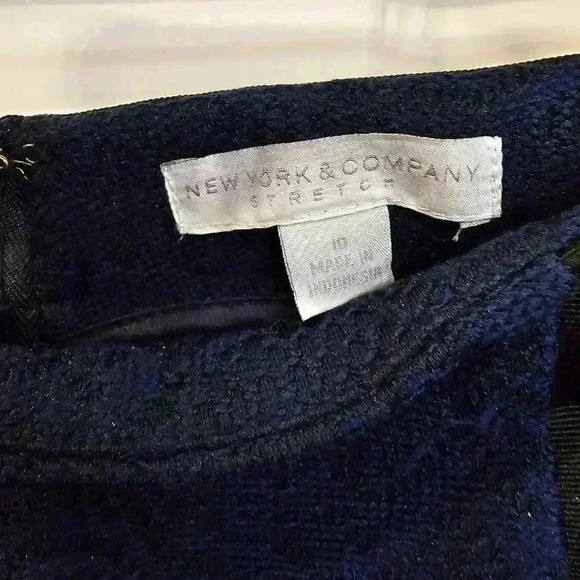 New York and Co Women's Textured Lace Skirt - Picture 3 of 4